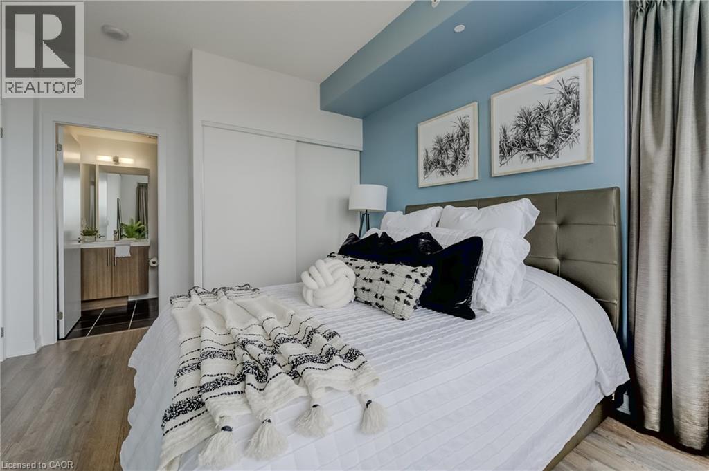 85 DUKE Street W Unit# 1404 thumbnail 23