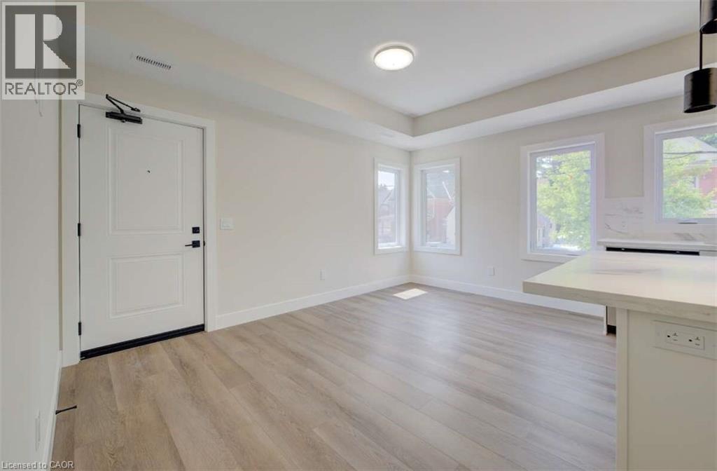 17 PETER Street Unit# 4 thumbnail 2