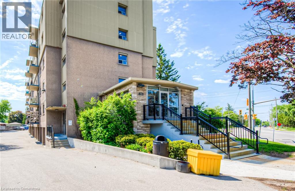 283 FAIRWAY Road N Unit# 501 thumbnail 6