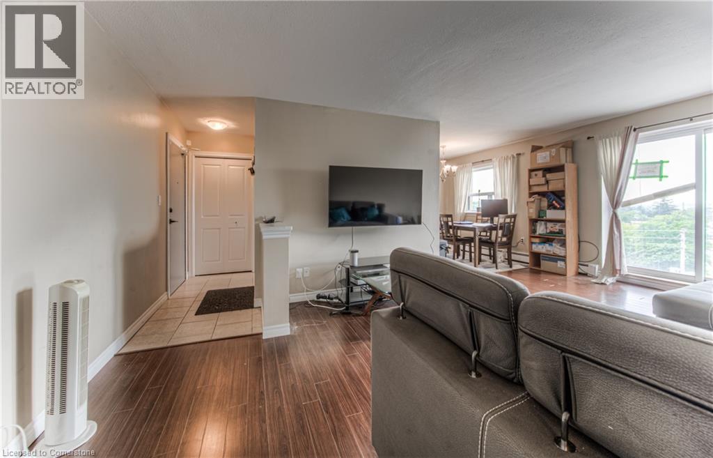 283 FAIRWAY Road N Unit# 501 thumbnail 12