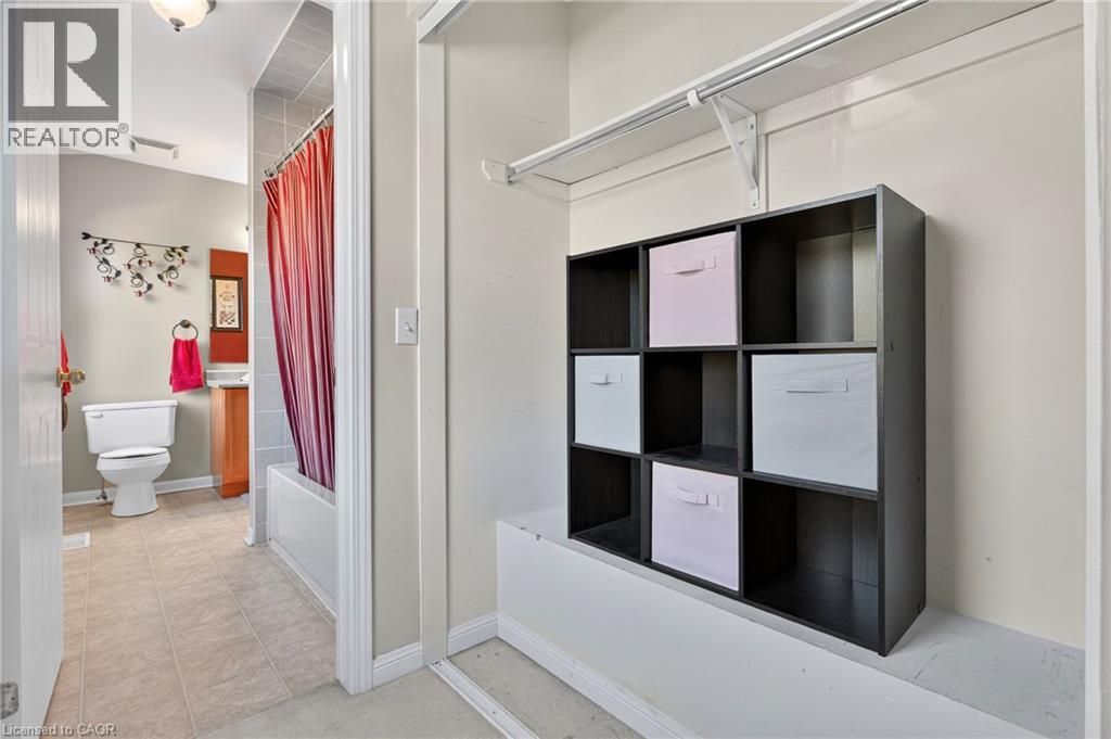 92 BAGGS Crescent thumbnail 30