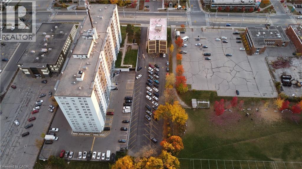 824 KING Street W thumbnail 11