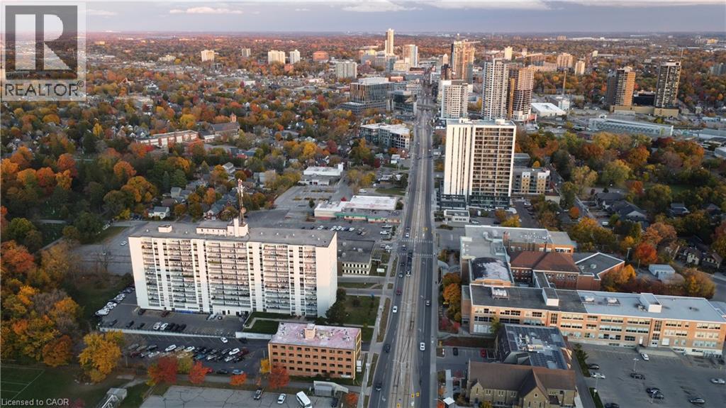 824 KING Street W thumbnail 13