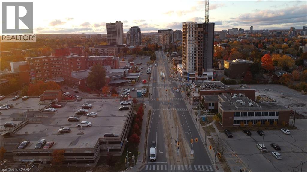 824 KING Street W thumbnail 14