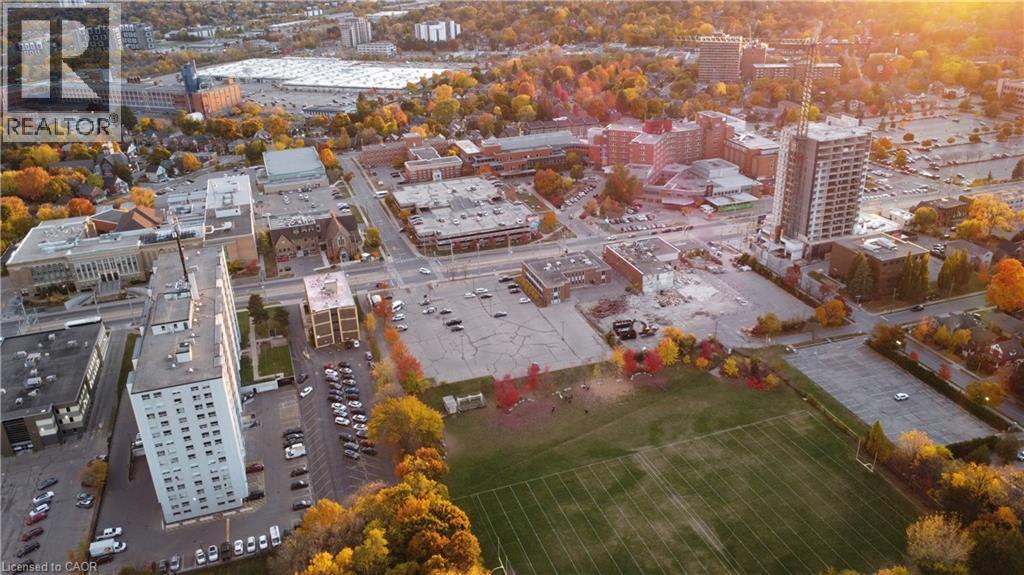 824 KING Street W thumbnail 15