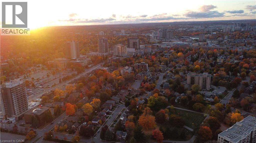 824 KING Street W thumbnail 16