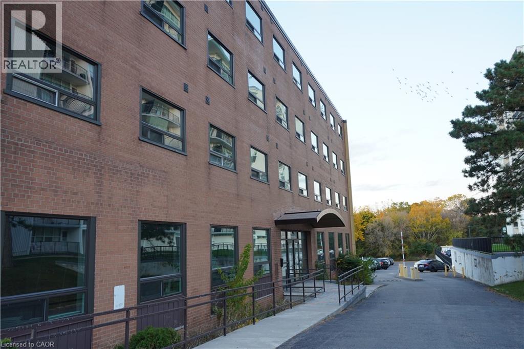 824 KING Street W thumbnail 3