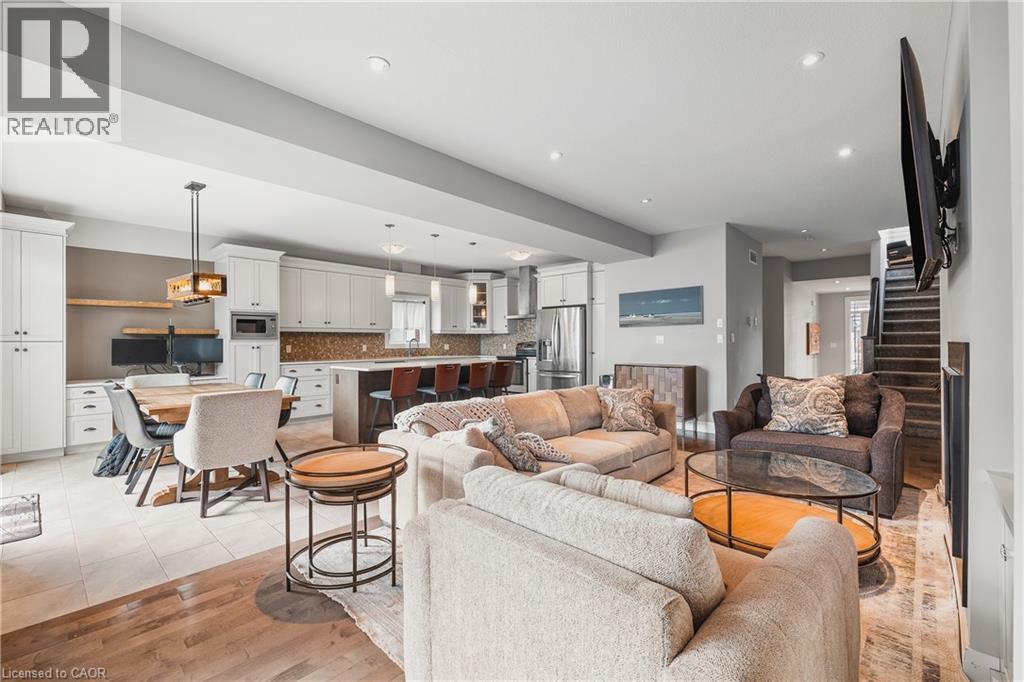 346 MOORLANDS Crescent thumbnail 11