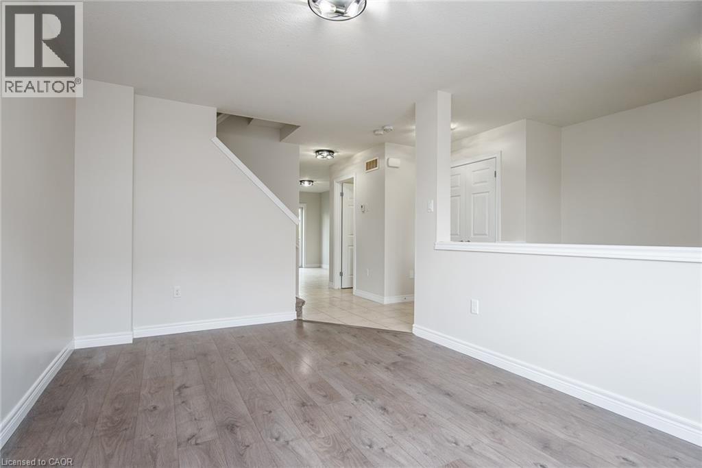 70 WILLOWRUN Drive Unit# J-3 thumbnail 3