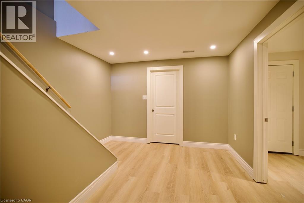 711 CEDAR BEND Drive thumbnail 39