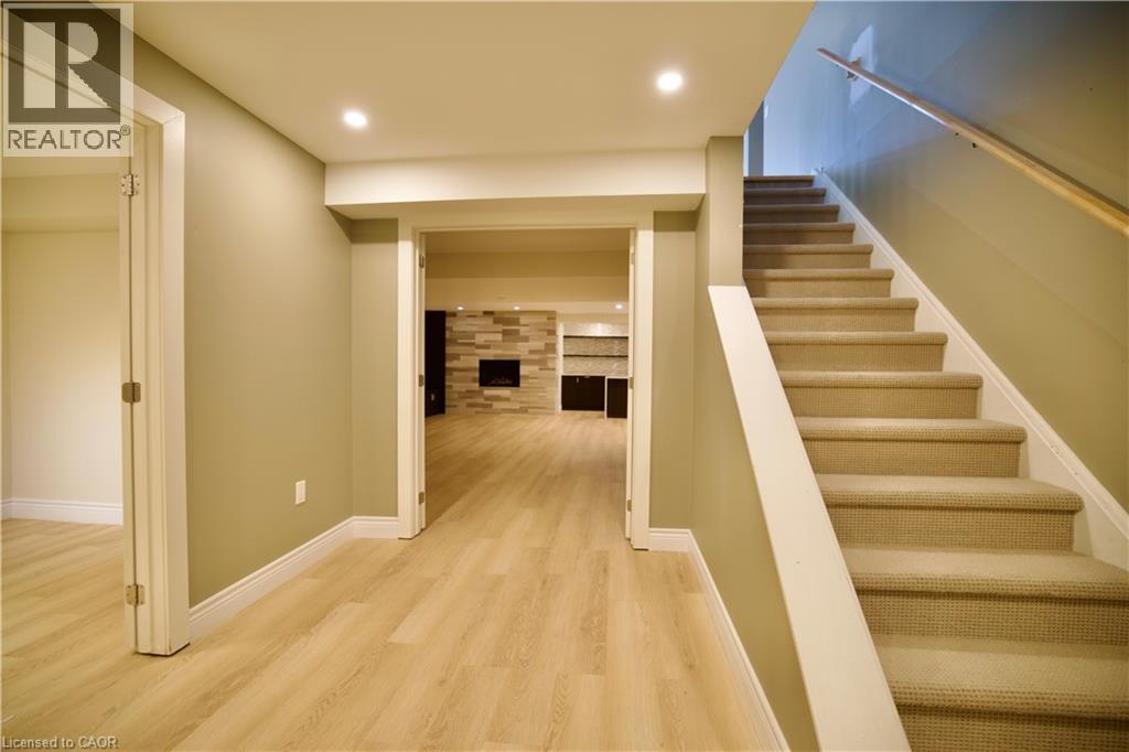 711 CEDAR BEND Drive thumbnail 40