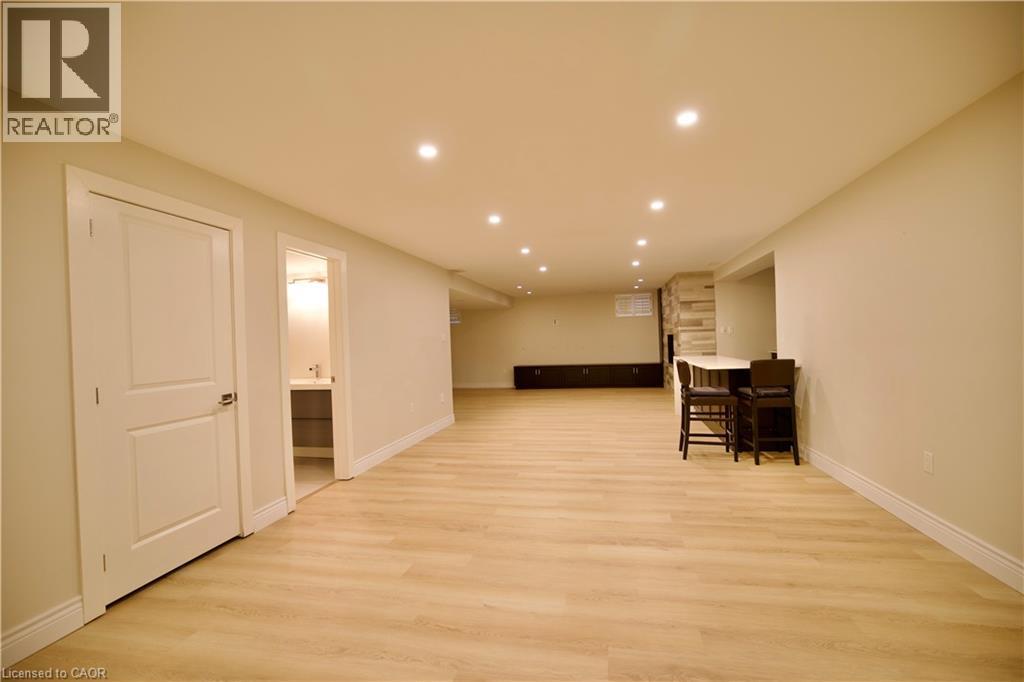 711 CEDAR BEND Drive thumbnail 42