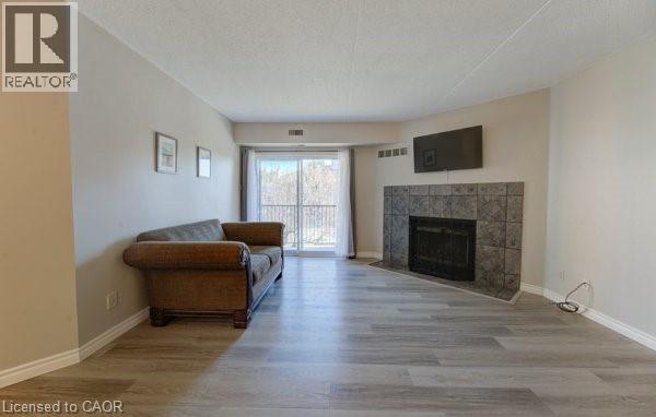 3085 KINGSWAY Drive Unit# 27 thumbnail 6