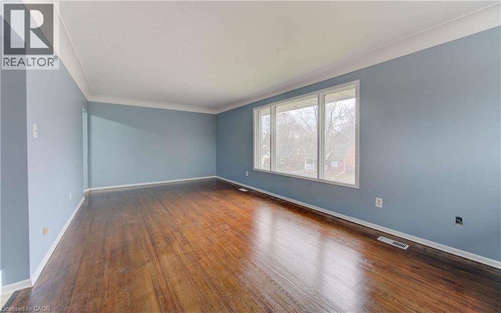 27 MARGARET Avenue N thumbnail 11