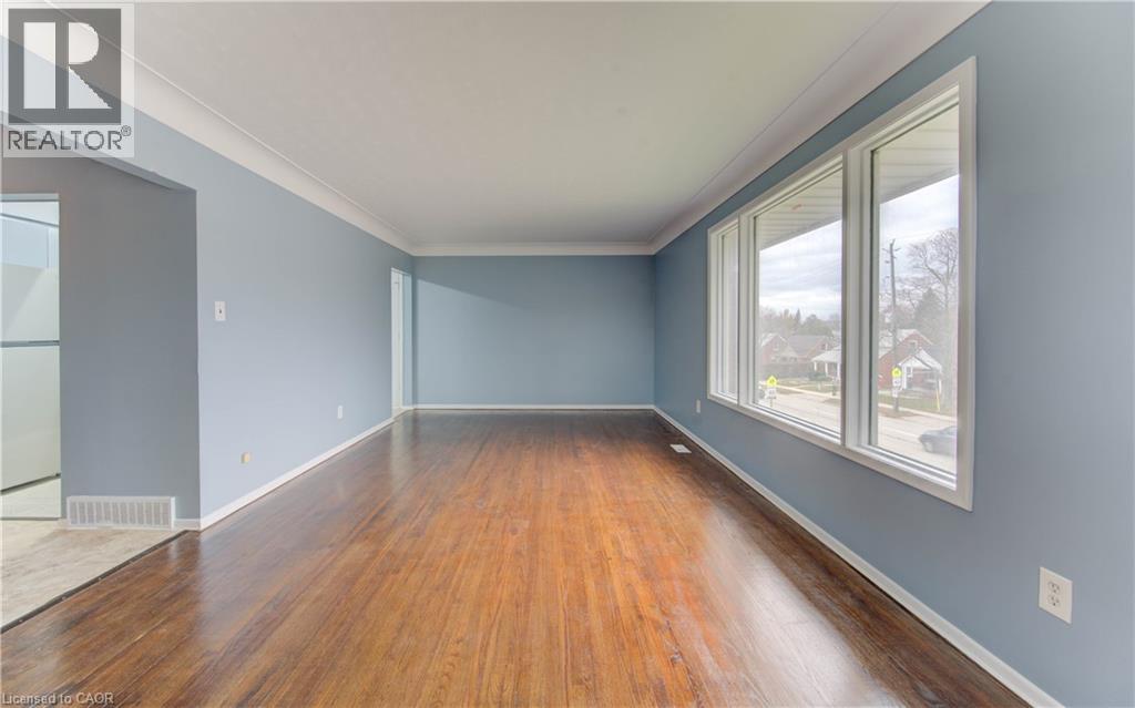 27 MARGARET Avenue N thumbnail 12