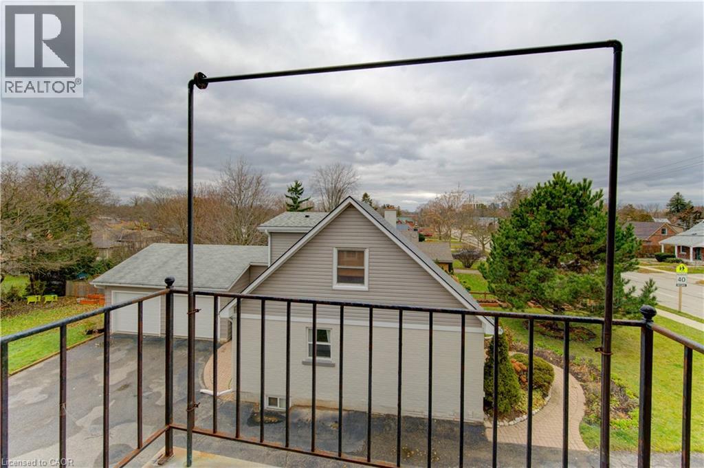 27 MARGARET Avenue N thumbnail 13