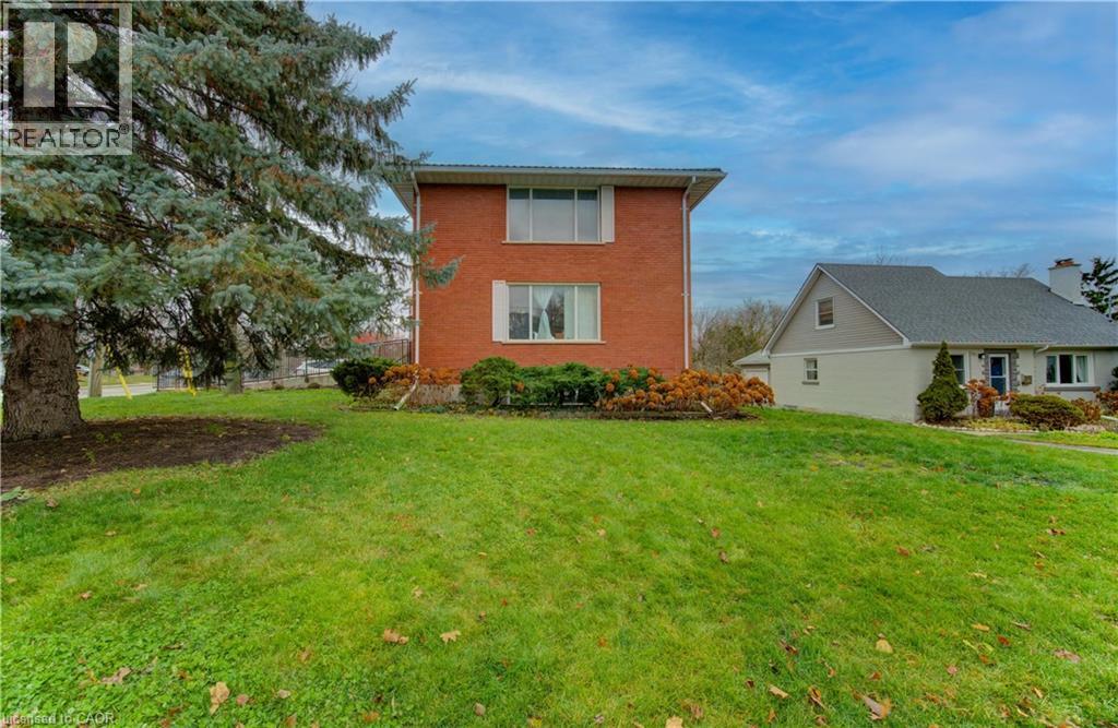 27 MARGARET Avenue N thumbnail 4