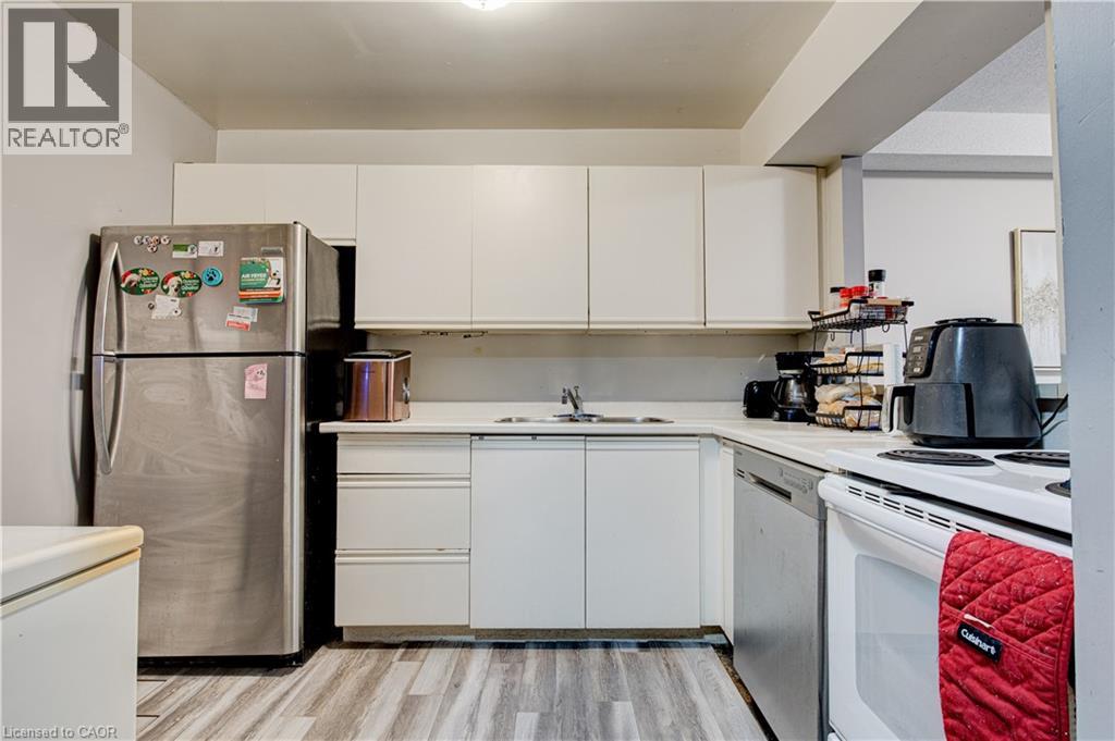 18 HOLBORN Court Unit# 104 thumbnail 4