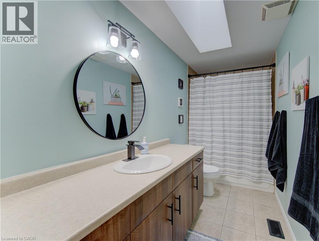 21 WEST TREE Drive thumbnail 26