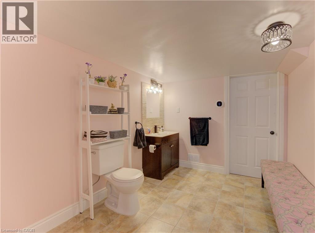 21 WEST TREE Drive thumbnail 38