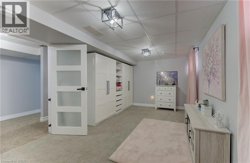 21 WEST TREE Drive thumbnail 39