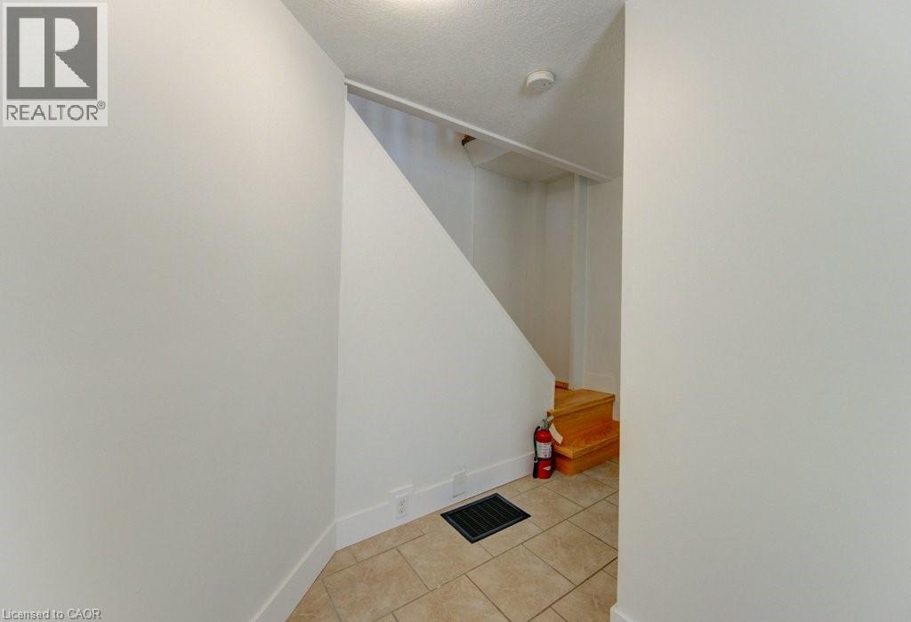 190 LANCASTER Street E thumbnail 7