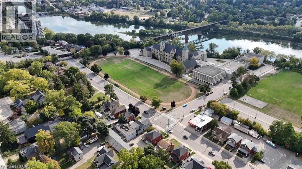 225 WATER Street N thumbnail 3