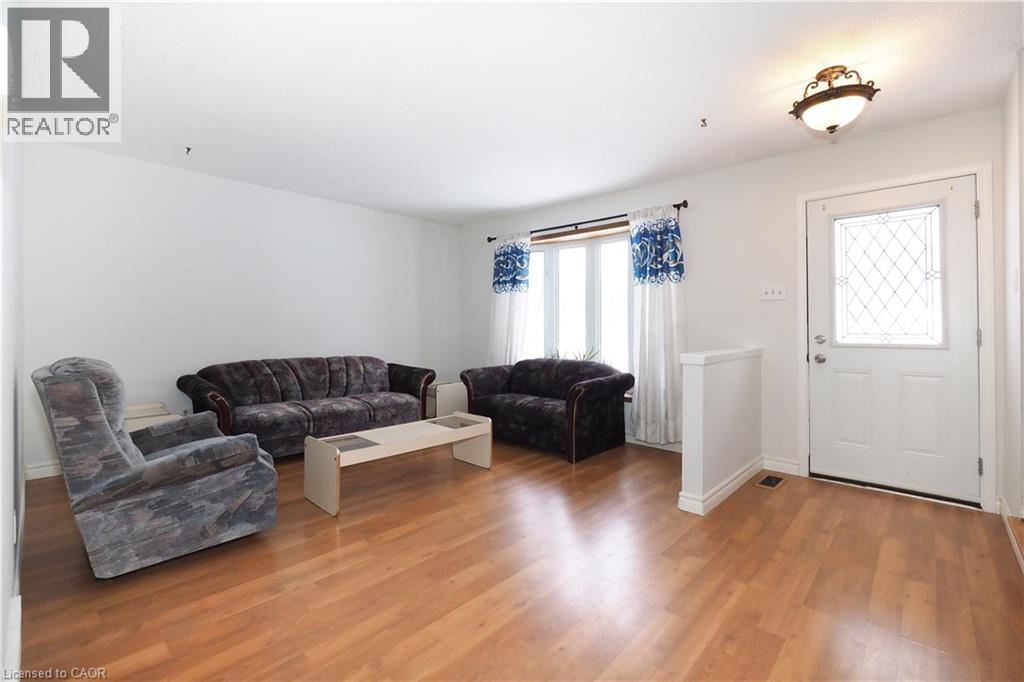 10 BALFOUR Crescent thumbnail 3