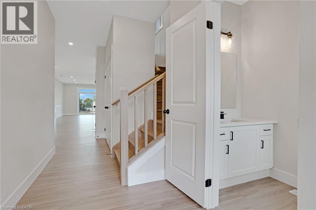 24 MOON Crescent thumbnail 4