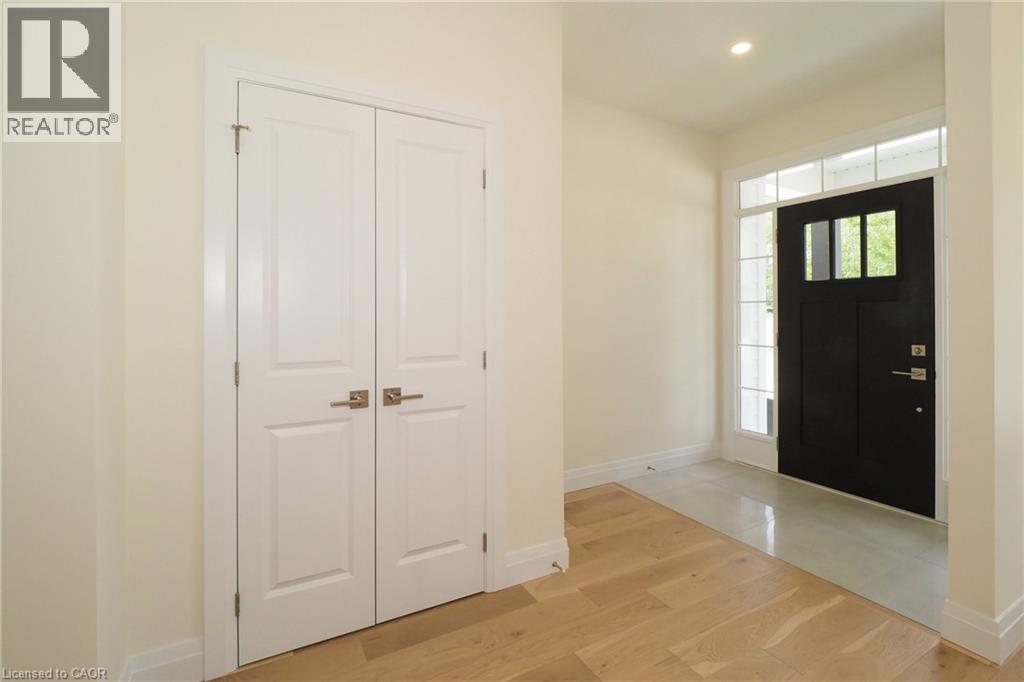 220 JEFFREY Place thumbnail 4