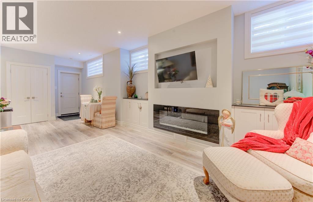 52 EDGEHILL Drive thumbnail 35