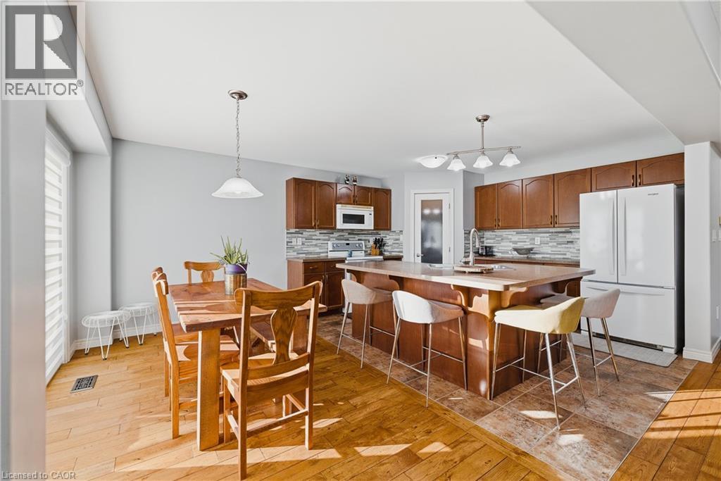 23 DOON CREEK Street thumbnail 3