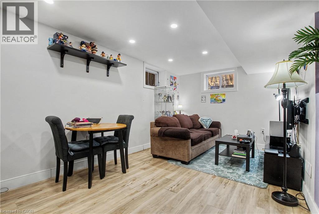 39 HENRY Street thumbnail 25