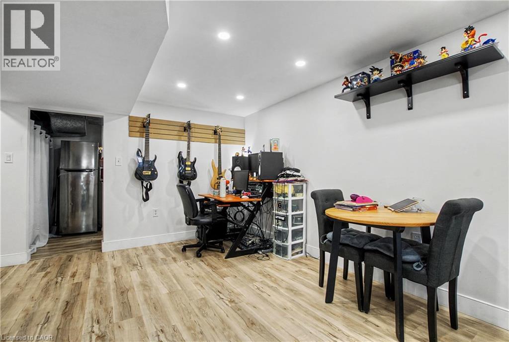 39 HENRY Street thumbnail 26