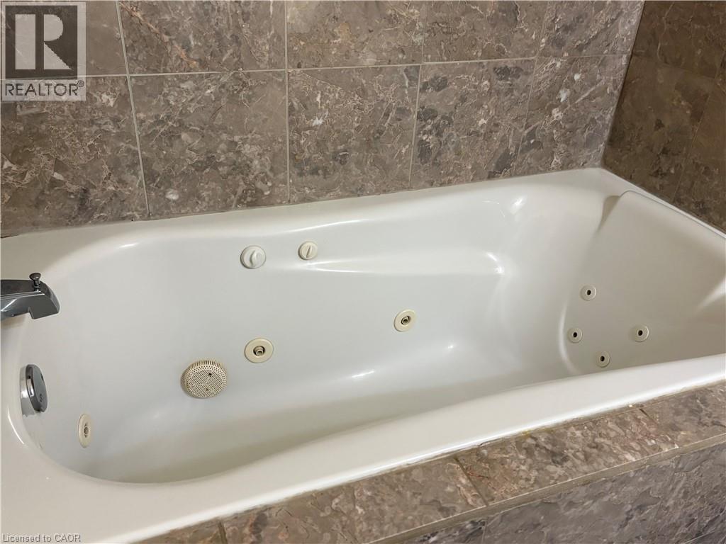 276 W KING Street W Unit# 213 thumbnail 13