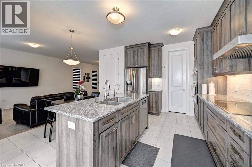 520 NATHALIE Crescent thumbnail 13