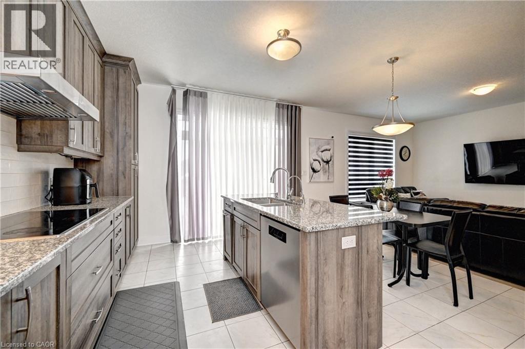 520 NATHALIE Crescent thumbnail 14