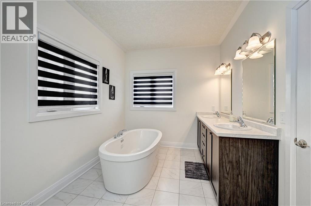 520 NATHALIE Crescent thumbnail 23