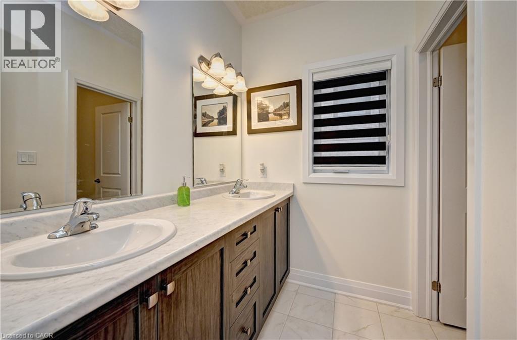 520 NATHALIE Crescent thumbnail 35