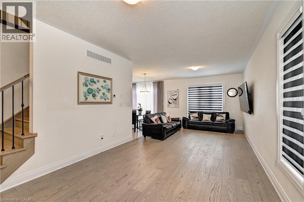 520 NATHALIE Crescent thumbnail 6