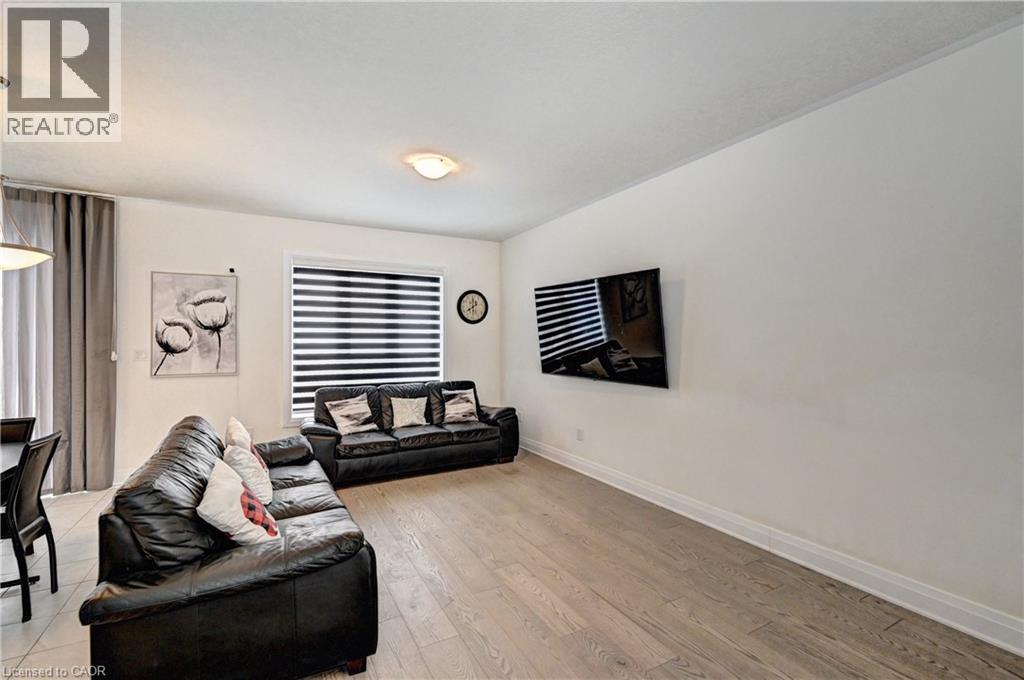 520 NATHALIE Crescent thumbnail 8