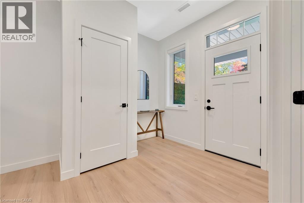 33 MILL Street thumbnail 4