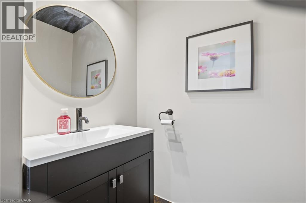 1270 KING Street E thumbnail 13