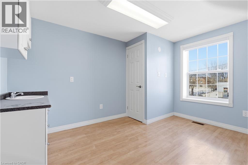 1270 KING Street E thumbnail 23