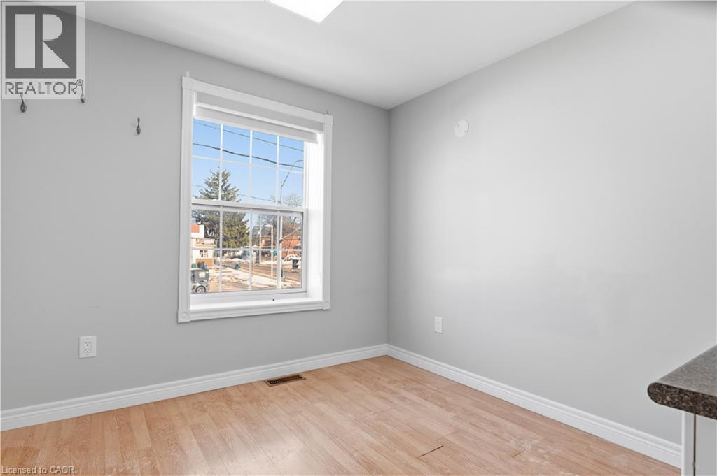 1270 KING Street E thumbnail 26