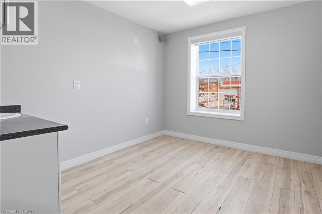 1270 KING Street E thumbnail 28