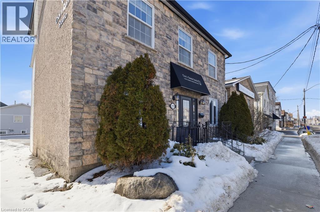 1270 KING Street E thumbnail 3