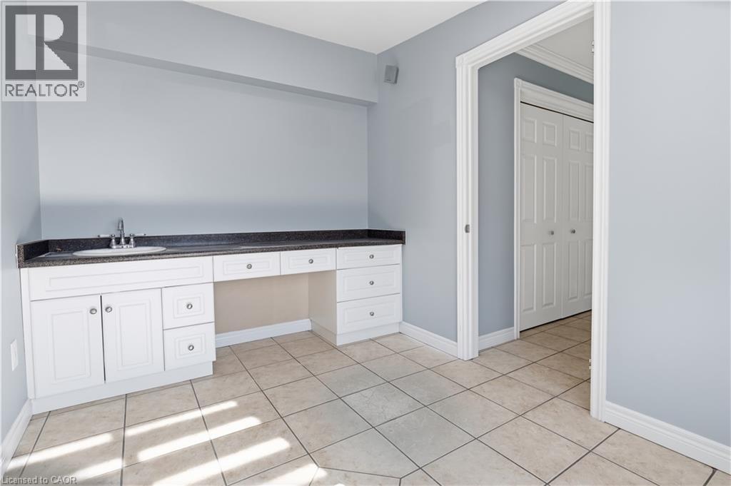 1270 KING Street E thumbnail 32