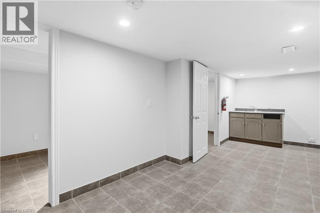 1270 KING Street E thumbnail 38