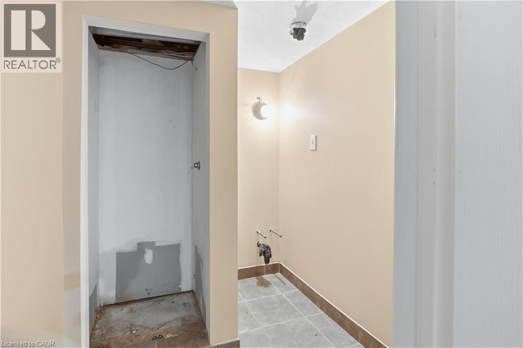 1270 KING Street E thumbnail 39